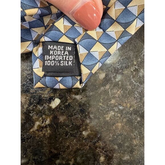 *3/$15 Van Heusen Men's Silk Tie Blue Tan Geometric Stain-Resistant - Picture 6 of 6